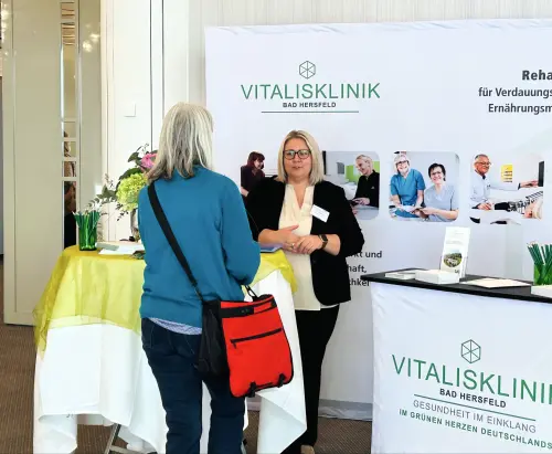 Fachlicher Austausch am Stand der Vitalisklinik beim DVSG-Bundeskongress 2026