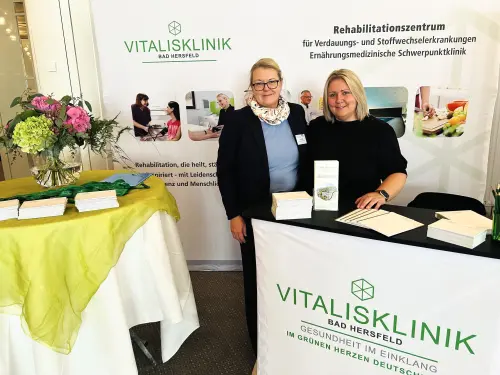 Mitarbeiterinnen der Vitalisklinik am Messestand beim DVSG-Bundeskongress 2026